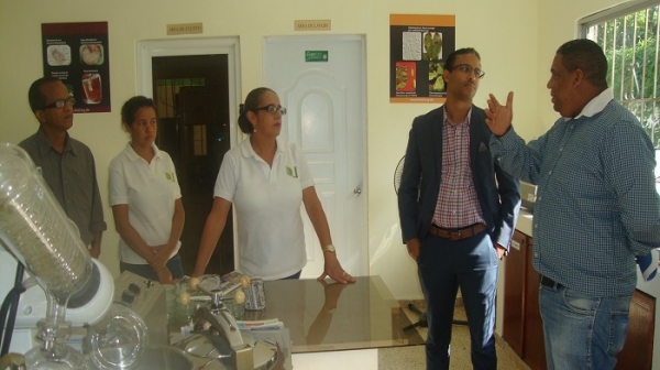 Estación Cacaotera Mata Larga recibe visita de autoridad Mescyt en vinculación universidad empresa