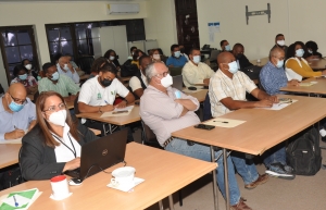 Idiaf actualiza su personal sobre elaboración de proyectos de investigación para la innovación tecnológica