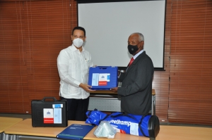 Ministerio de Energía y Minas entrega equipos para análisis de suelos al Idiaf